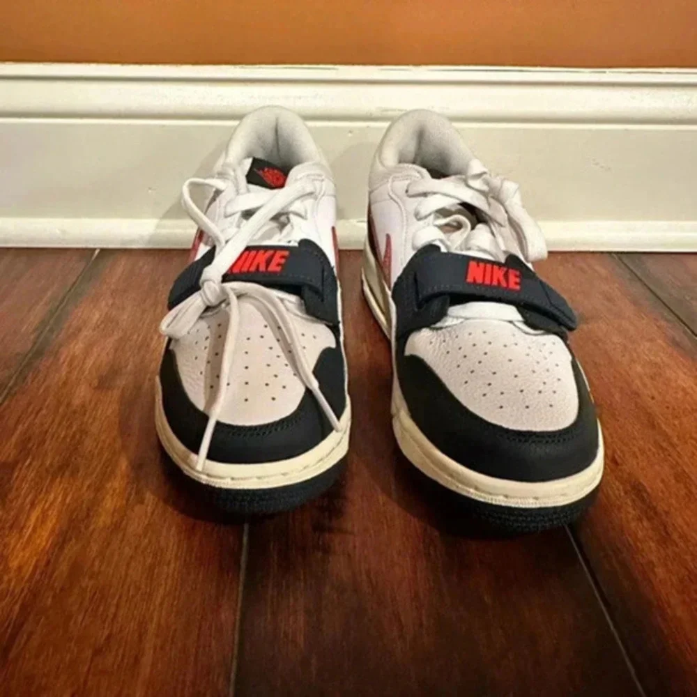 New Jordan Legacy 312 Low big kids basketball shoes white,‎ blue, red Size 7